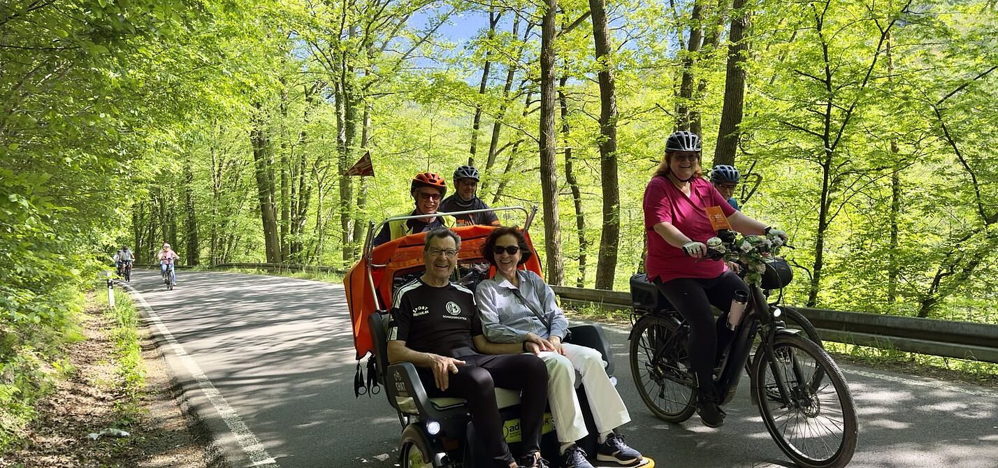 Mit der Rikscha auf der L 699 - „Ennepetal auf Rollen und Rädern“, 11. Mai 2024 Mit der Rikscha auf der L 699 - „Ennepetal auf Rollen und Rädern“, 11. Mai 2024