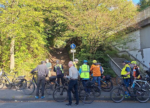 Zukünftige Alternative, Sauweg am Bahnhof Westerbauer - Inspektion Bergisch-Märkische Veloroute 18. September 2025